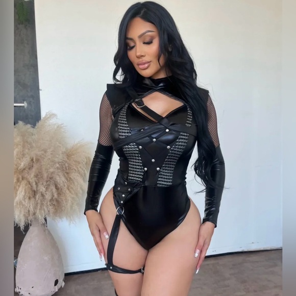 Leg Avenue Pants - Leg Avenue Women's Villainess Vixen Sexy Cat Woman
Costume Medium 🖤